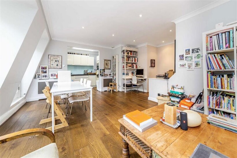 Courtfield Gardens, London SW5 3 bed flat to rent - £5,178 pcm (£1,195 pw)
