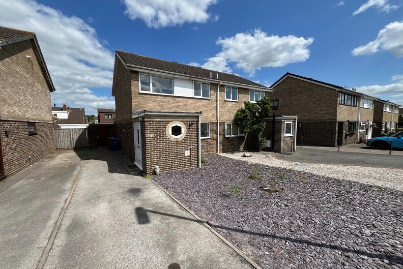 Merlin Crescent, Burton-On-Trent, DE14 3 bed semi-detached house to rent - £965 pcm (£223 pw)
