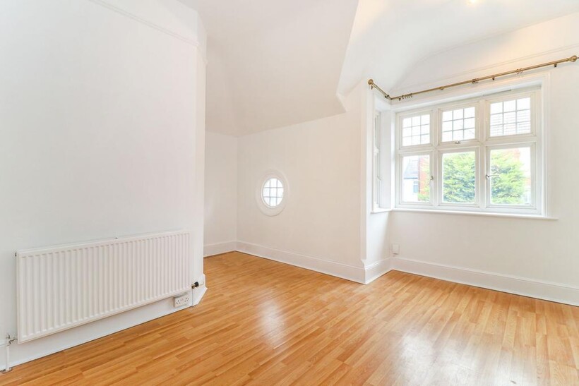 Wellington Road, Watford, WD17 2 bed maisonette to rent - £1,695 pcm (£391 pw)