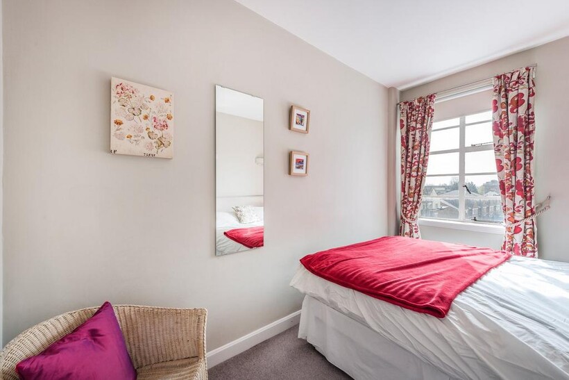 Hamlet Gardens, Hammersmith W6 1 bed flat to rent - £1,699 pcm (£392 pw)