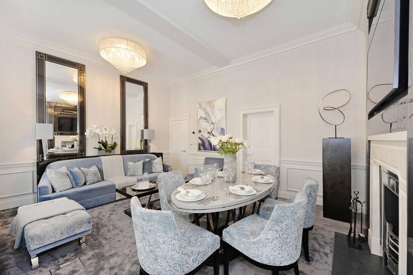 Carlisle Street, Soho, London, W1D 3 bed maisonette to rent - £7,800 pcm (£1,800 pw)