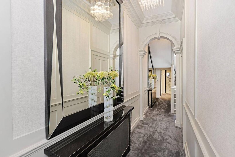 Carlisle Street, Soho, London, W1D 3 bed maisonette to rent - £7,800 pcm (£1,800 pw)