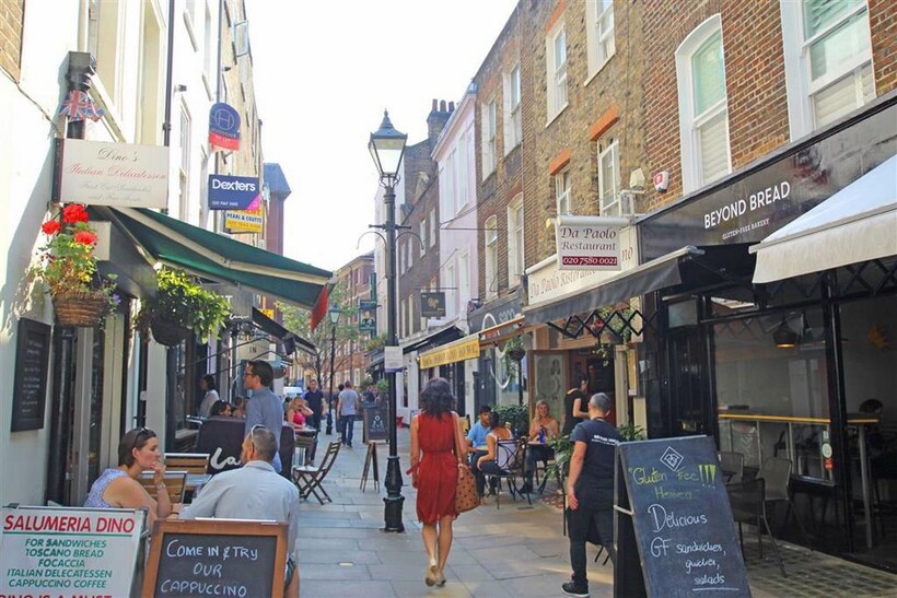 Charlotte Place, London W1T 1 bed flat to rent - £2,297 pcm (£530 pw)