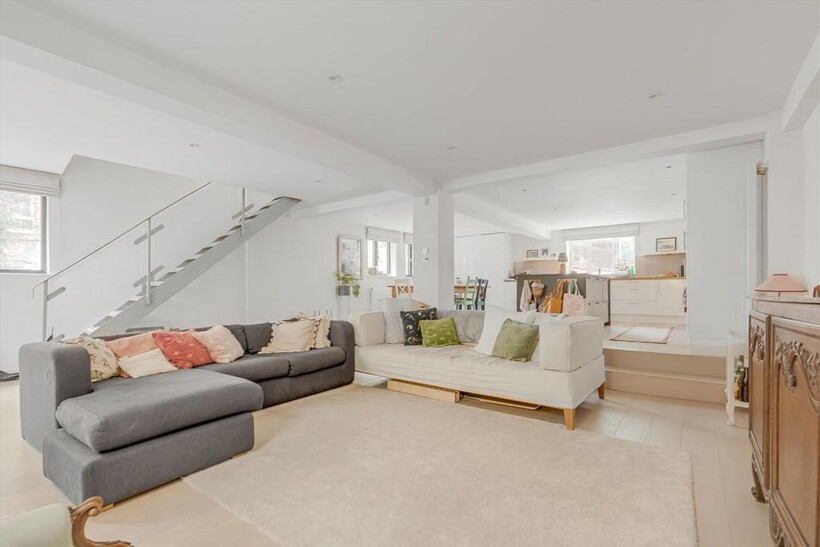 Shore Road, London E9 3 bed semi-detached house to rent - £3,948 pcm (£911 pw)