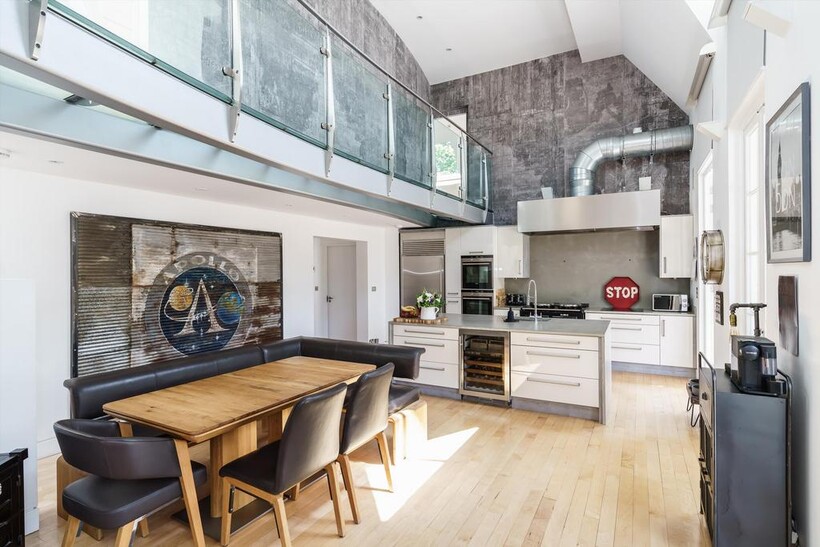 Bishopsgate Road, Englefield Green... 5 bed detached house to rent - £10,000 pcm (£2,308 pw)