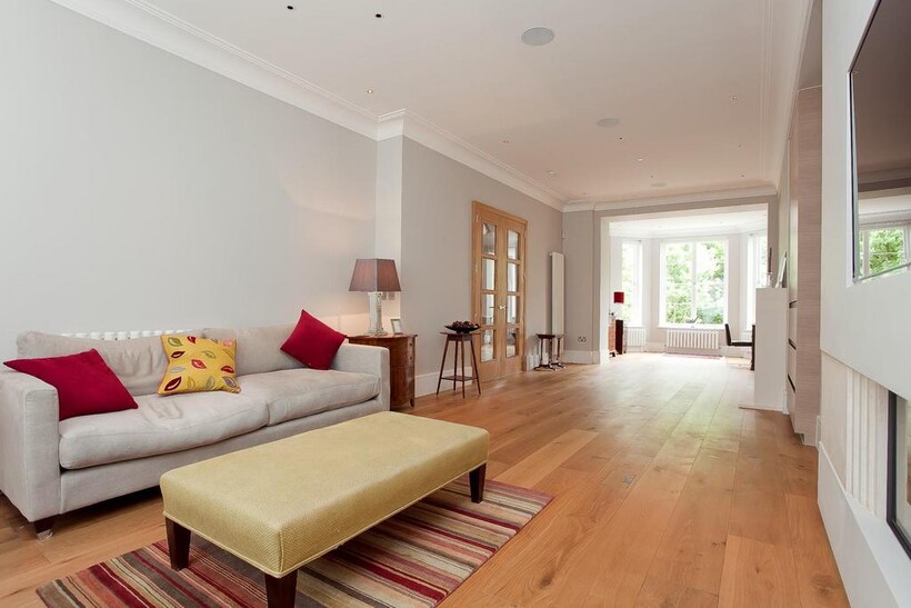 Elgin Crescent, London, W11 5 bed terraced house to rent - £43,333 pcm (£10,000 pw)