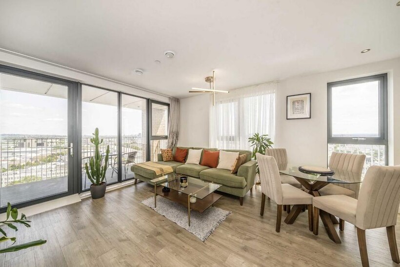 Lakeside Drive, London NW10 2 bed flat to rent - £2,297 pcm (£530 pw)