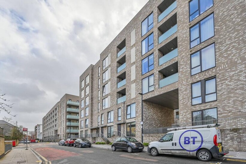 Barrell Makers House, Canary Wharf... 2 bed flat to rent - £2,492 pcm (£575 pw)