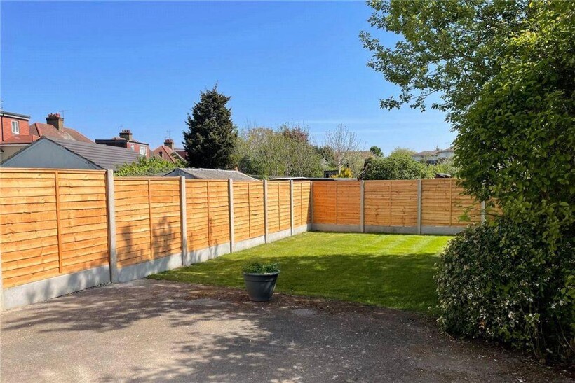 NW2 4 bed flat to rent - £2,999 pcm (£692 pw)