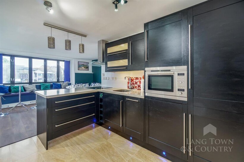 Quay Road, Plymouth PL1 2 bed apartment to rent - £1,095 pcm (£253 pw)