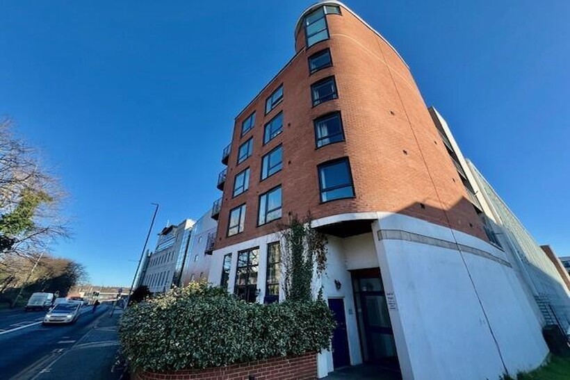 North Street, Leeds LS2 2 bed flat to rent - £700 pcm (£162 pw)