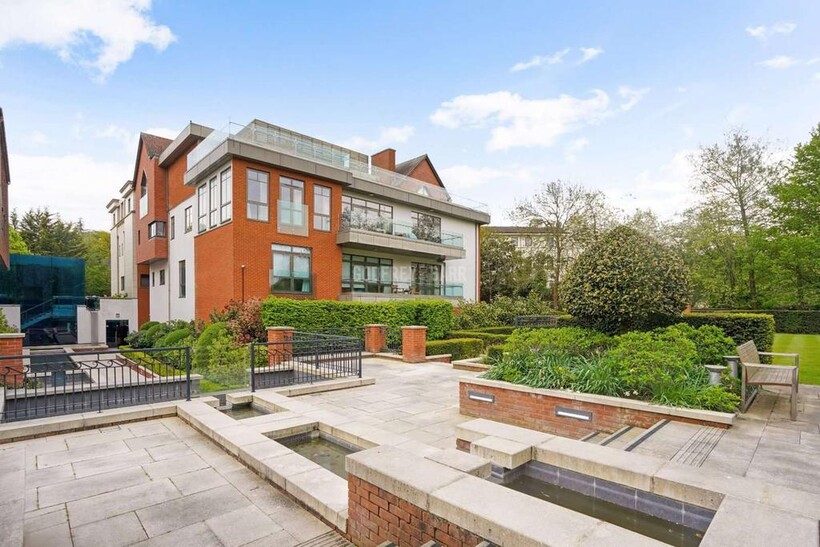 London N2 3 bed apartment to rent - £23,833 pcm (£5,500 pw)