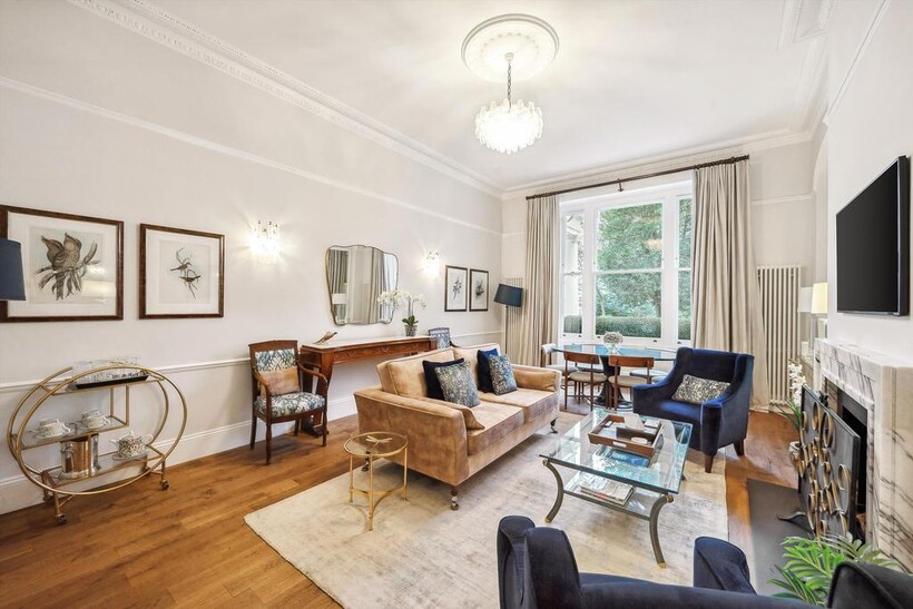 Cornwall Gardens, South Kensington... 2 bed flat to rent - £6,933 pcm (£1,600 pw)