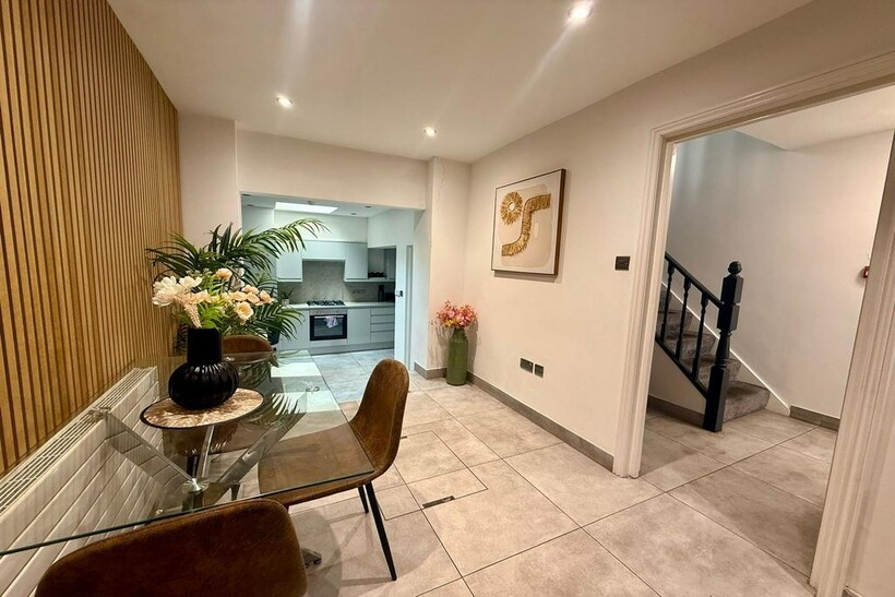 St Margret Place 6 bed terraced house to rent - £3,950 pcm (£912 pw)