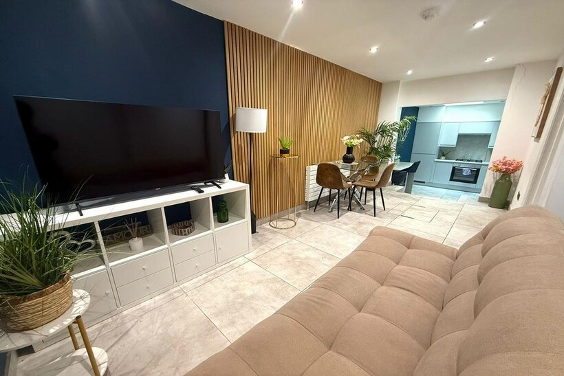 St Margret Place 6 bed terraced house to rent - £3,950 pcm (£912 pw)