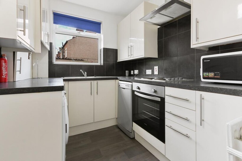 32 Cowlishaw Road, Ecclesall 1 bed in a house share to rent - £429 pcm (£99 pw)