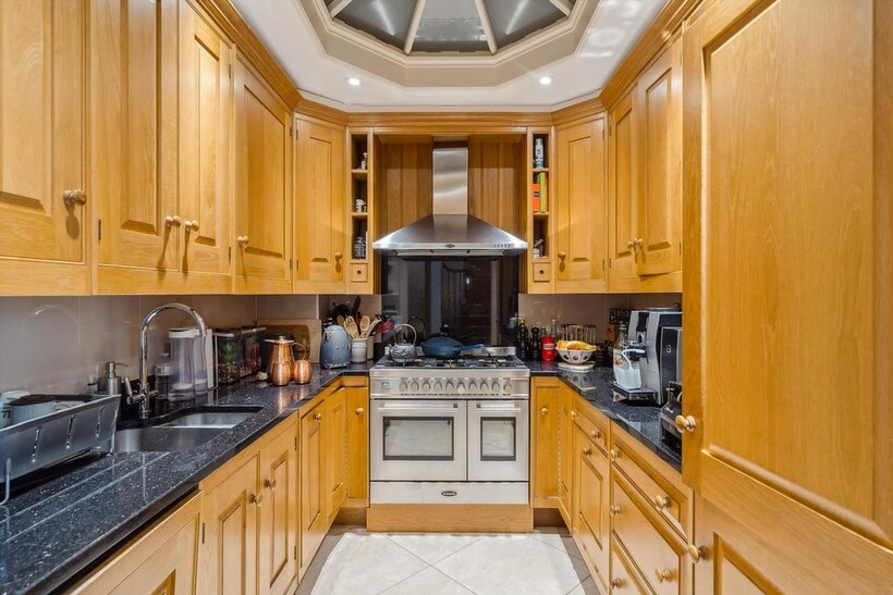 Ennismore Gardens Mews, London, SW7 3 bed terraced house to rent - £7,800 pcm (£1,800 pw)