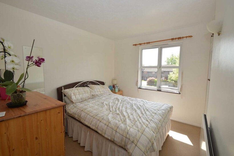 OTTERSHAW 1 bed semi-detached house to rent - £1,175 pcm (£271 pw)