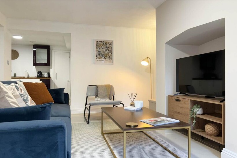 SHORT LET - BILLS INCLUDED: Walton... 1 bed flat to rent - £3,467 pcm (£800 pw)