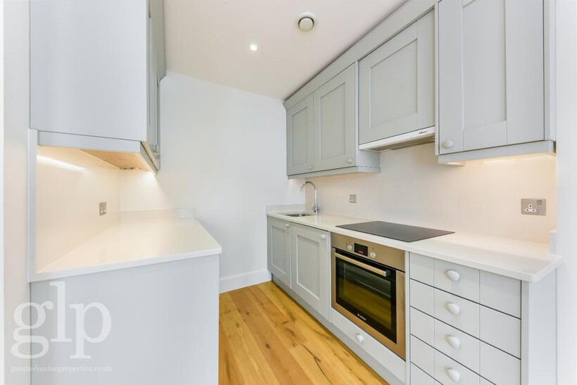 Duck Lane, London, Greater London... 1 bed apartment to rent - £2,578 pcm (£595 pw)