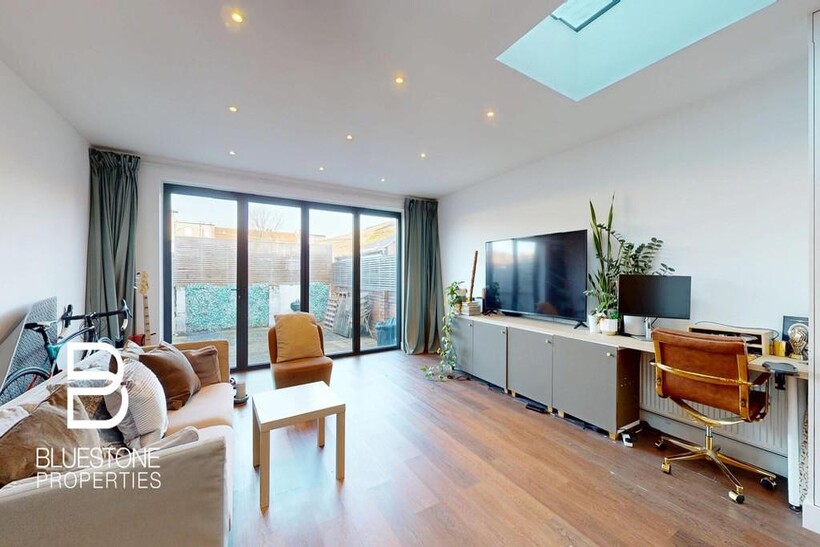 Undine Street, London 4 bed semi-detached house to rent - £3,700 pcm (£854 pw)