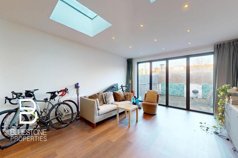 Undine Street, London 4 bed semi-detached house to rent - £3,700 pcm (£854 pw)