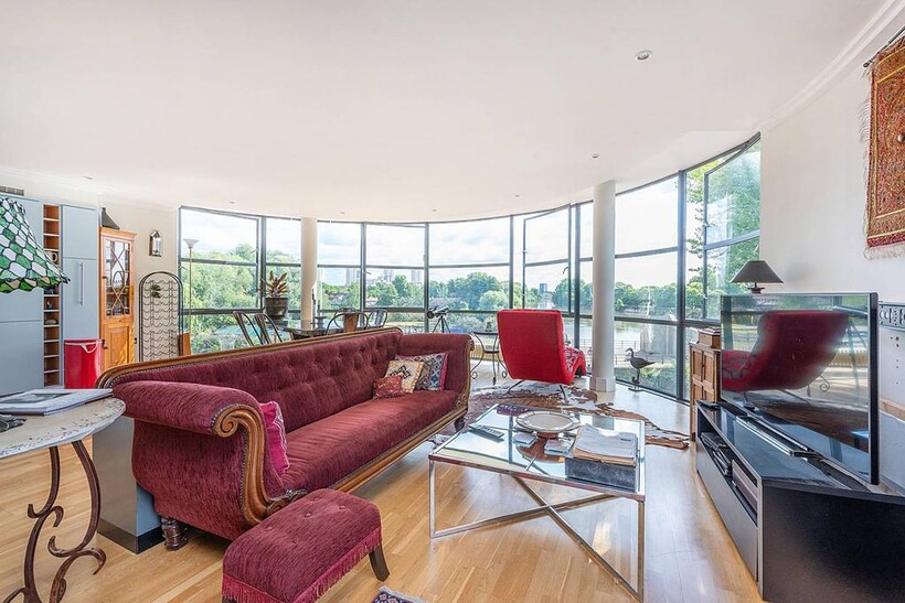 Point Wharf Lane, Brentford, TW8 2 bed flat to rent - £3,600 pcm (£831 pw)