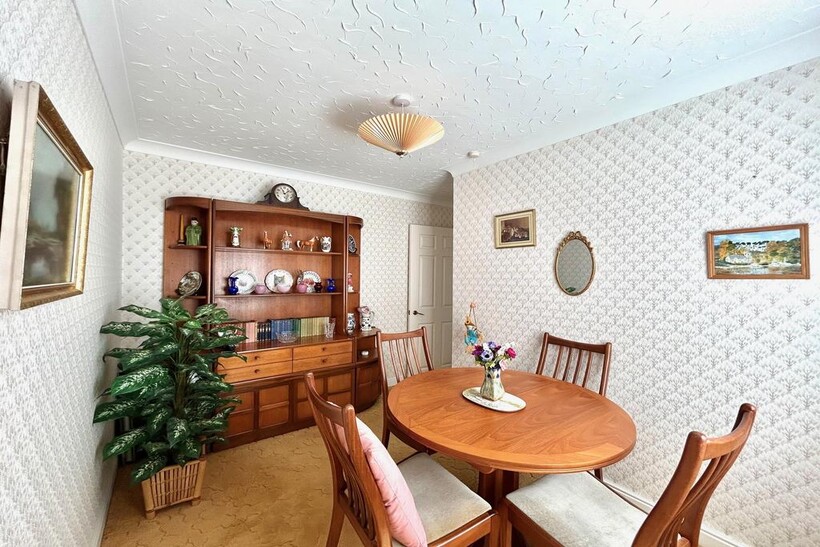 Northwood Square 1 bed apartment to rent - £945 pcm (£218 pw)