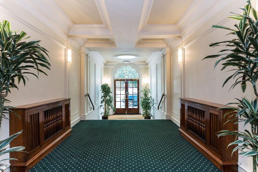 Fulham Road, London SW3 2 bed apartment to rent - £4,095 pcm (£945 pw)