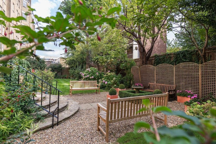 Fulham Road, London SW3 2 bed apartment to rent - £4,095 pcm (£945 pw)
