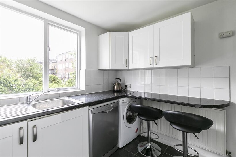 Lordship Park, London, N16 3 bed flat to rent - £2,395 pcm (£553 pw)