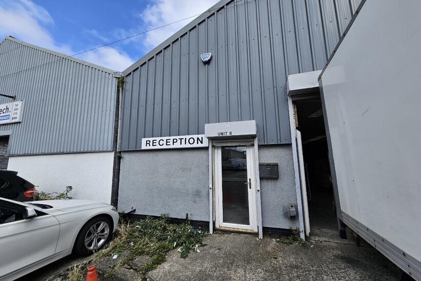 Prime commercial unit available for... Property to rent - £725 pcm (£167 pw)