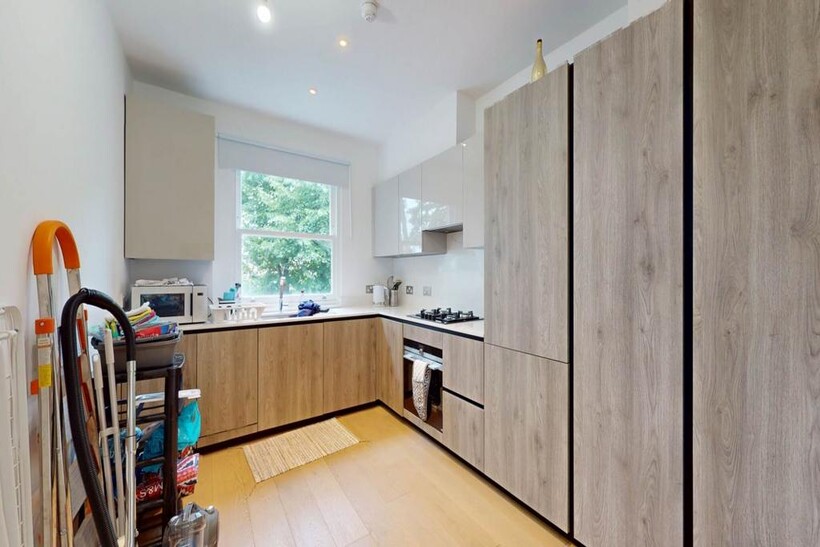 Eardley Crescent SW5 2 bed flat to rent - £3,228 pcm (£745 pw)
