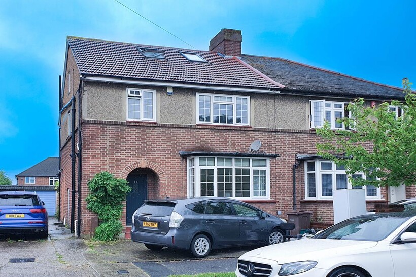 Hardy Avenue, Ruislip HA4 4 bed semi-detached house to rent - £3,400 pcm (£785 pw)