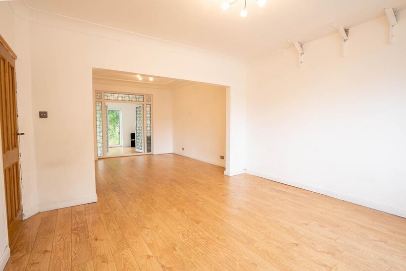 Hardy Avenue, Ruislip HA4 4 bed semi-detached house to rent - £3,400 pcm (£785 pw)