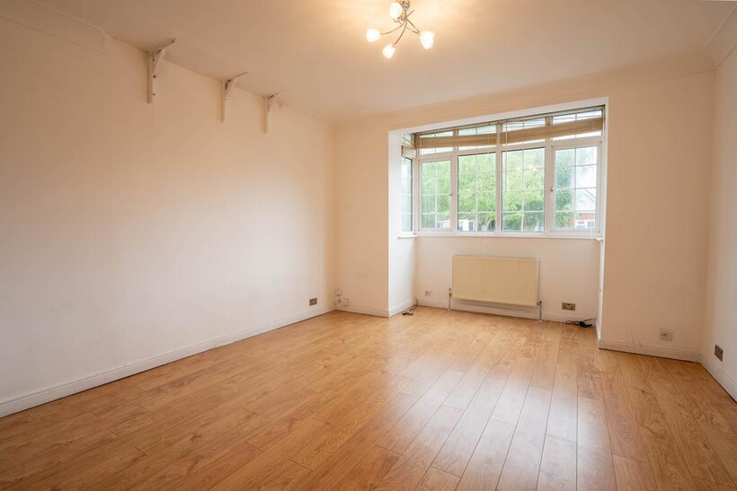 Hardy Avenue, Ruislip HA4 4 bed semi-detached house to rent - £3,400 pcm (£785 pw)