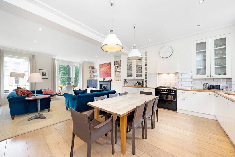 Cromwell Grove, Hammersmith  W6 4 bed maisonette to rent - £4,350 pcm (£1,004 pw)