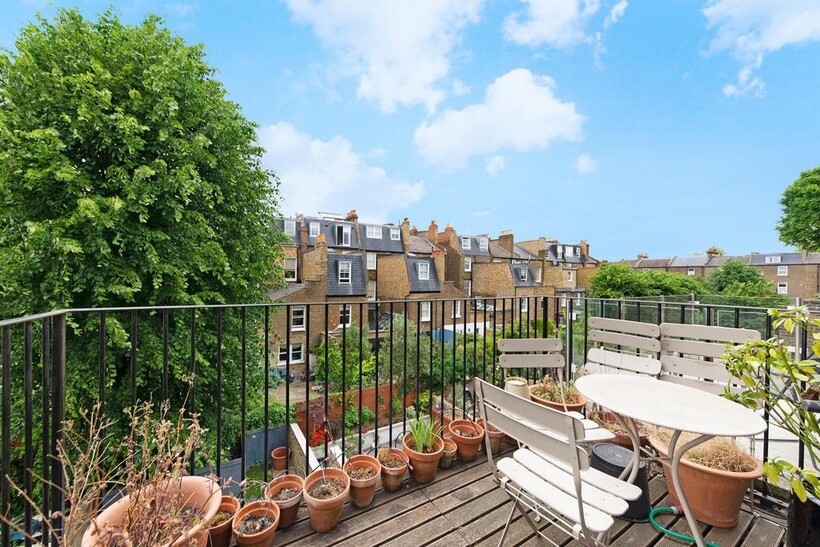 Cromwell Grove, Hammersmith  W6 4 bed maisonette to rent - £4,350 pcm (£1,004 pw)