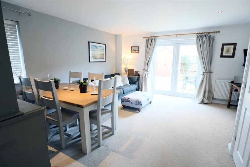 Hetterley Drive, Barleythorpe LE15 3 bed end of terrace house to rent - £1,325 pcm (£306 pw)