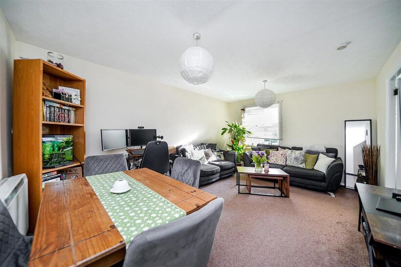 Latchingdon Court, Walthamstow 2 bed flat to rent - £1,695 pcm (£391 pw)
