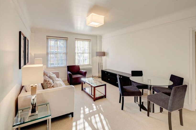 Fulham Road, London SW3 2 bed apartment to rent - £4,030 pcm (£930 pw)