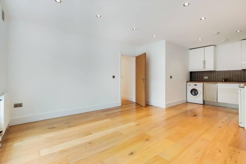 Holloway Road, Holloway, London, N7 1 bed flat to rent - £2,350 pcm (£542 pw)