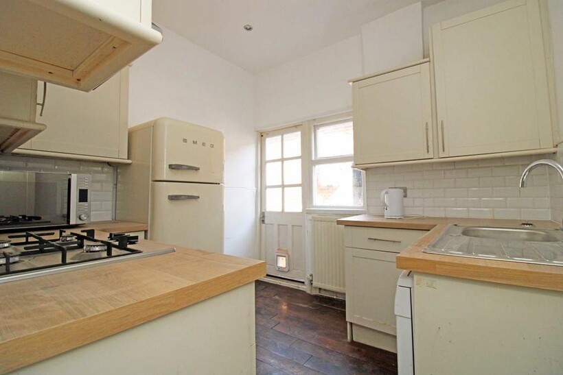 Bollo Bridge Road, London W3 2 bed flat to rent - £2,197 pcm (£507 pw)