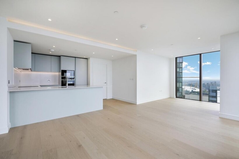 Harcourt Tower, South Quay Plaza... 3 bed apartment to rent - £5,599 pcm (£1,292 pw)