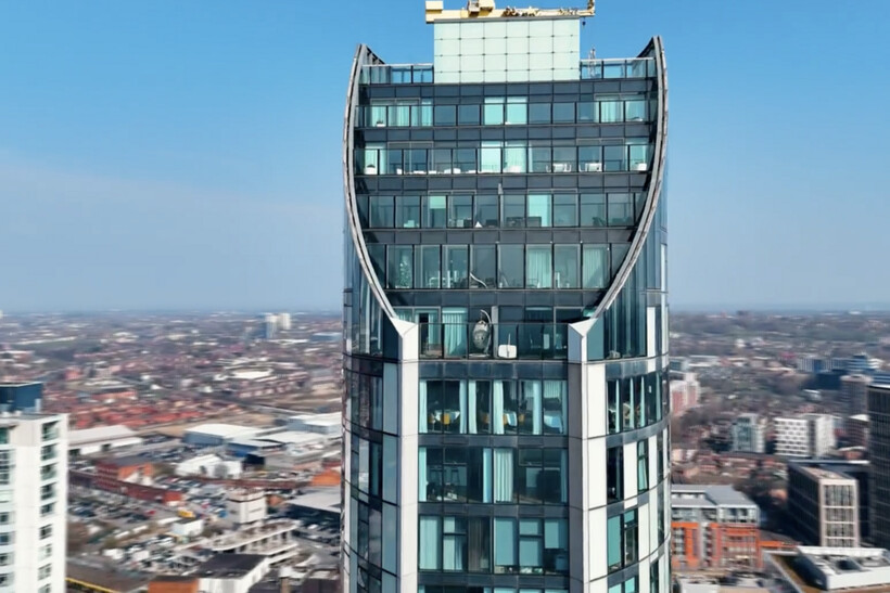 West Tower, 8 Brook Street... 3 bed apartment to rent - £9,000 pcm (£2,077 pw)