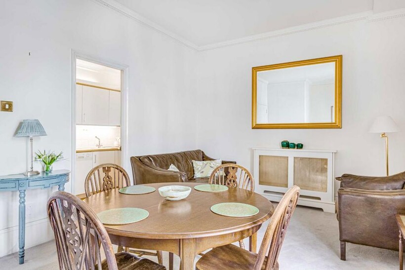 Gloucester Street, London SW1V 2 bed flat to rent - £2,999 pcm (£692 pw)