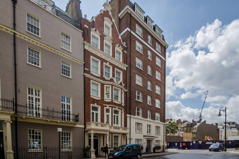 Hill Street, Mayfair, London, W1J 2 bed flat to rent - £5,850 pcm (£1,350 pw)