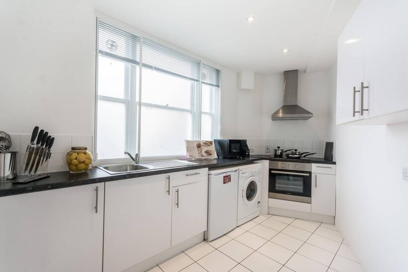Hill Street, Mayfair, London, W1J 2 bed flat to rent - £5,850 pcm (£1,350 pw)