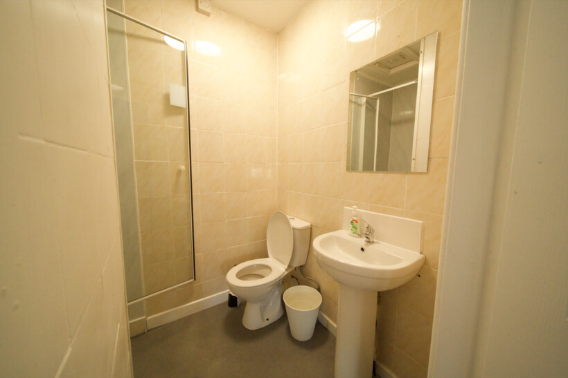 Room 7 1 bed in a house share to rent - £607 pcm (£140 pw)