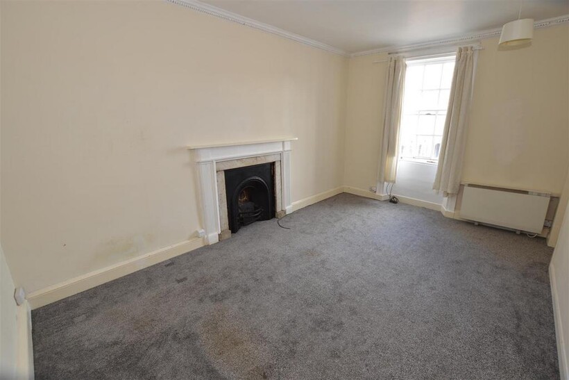 Flat 1 37 market place (2).JPG